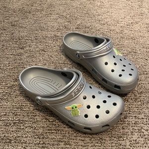 Crocs original, Disney SE- Baby Yoda, silver, W9